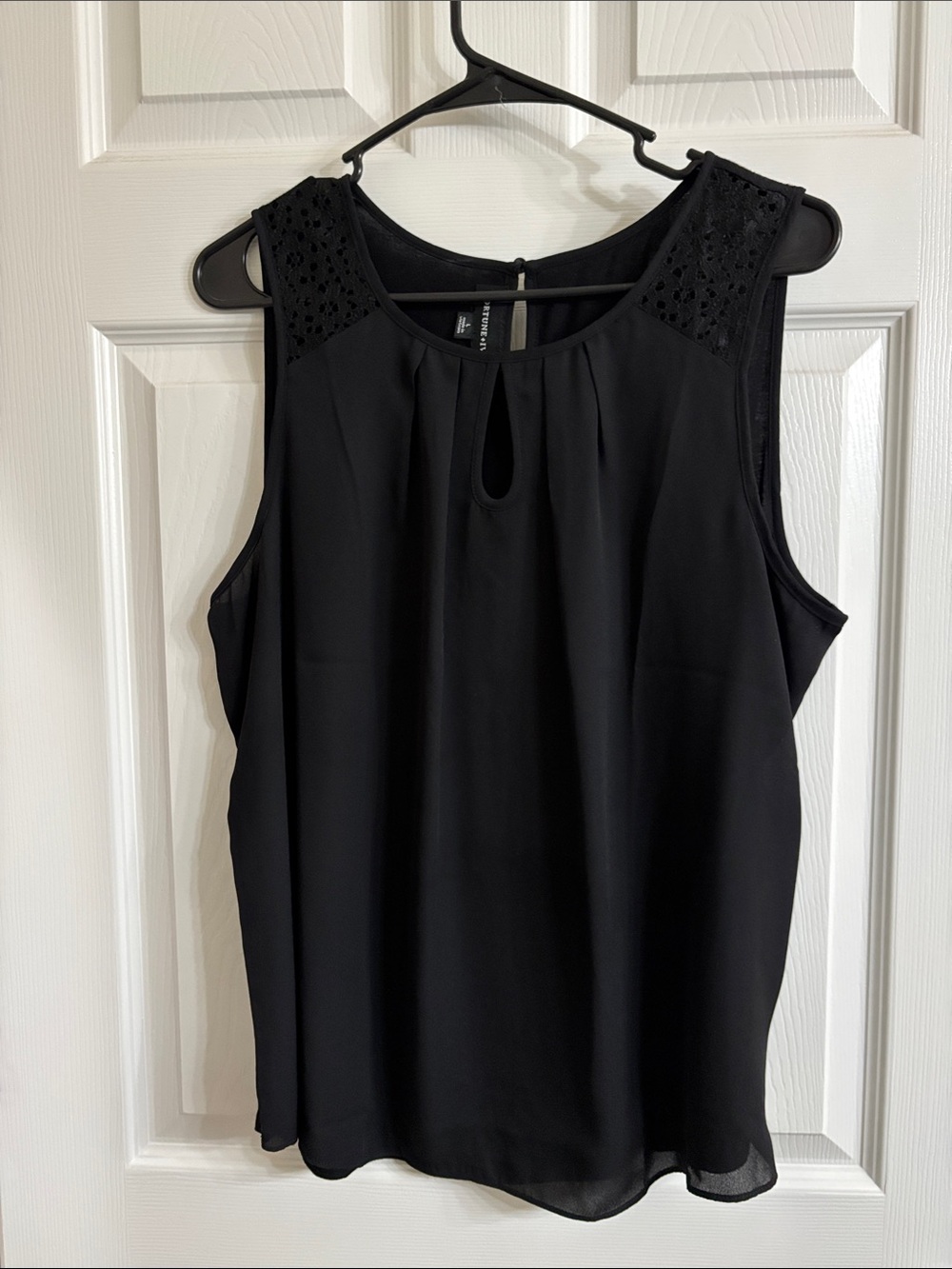 Fortune + Ivy Women’s Black Lace-Accent Keyhole Camisole